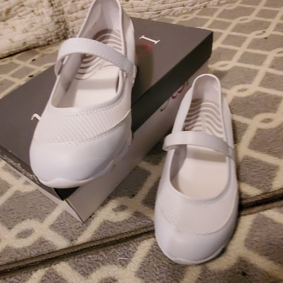 cross trekkers mary jane shoes